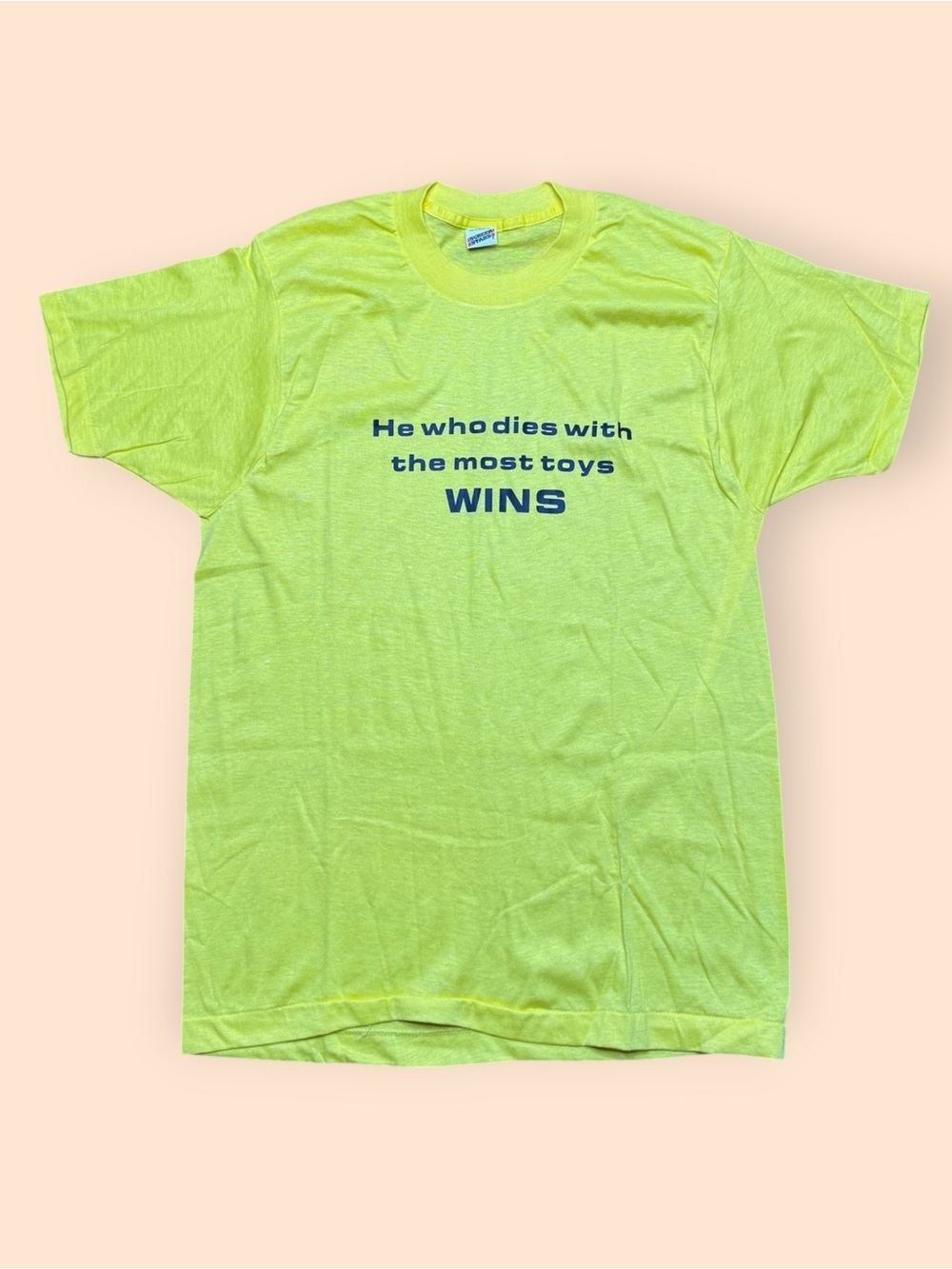 Vintage 1980s T Shirt He Who Dies With Most Toys Wins Men’s Large Yellow 80s Vtg